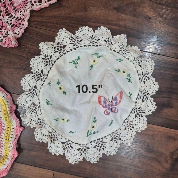 Crochet, 4 Vintage Pink & White Cotton Doilies Handmade - Picture 2 of 7